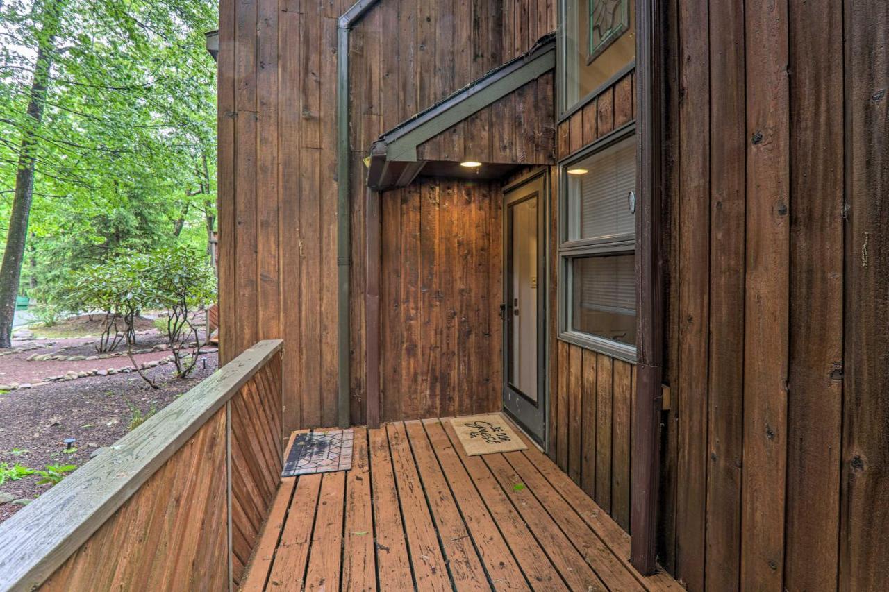 Holiday home Contemporary Poconos Townhome Near Skiing And Lakes! Lake Harmony