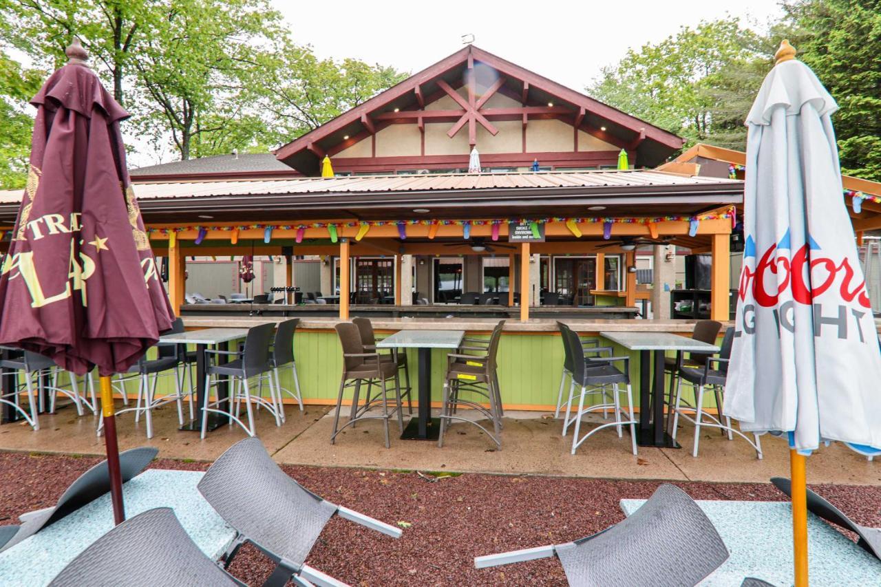Contemporary Poconos Townhome Near Skiing And Lakes! * Lake Harmony