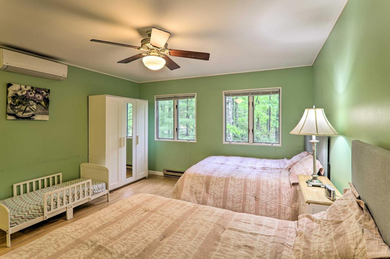 Contemporary Poconos Townhome Near Skiing And Lakes! Holiday home