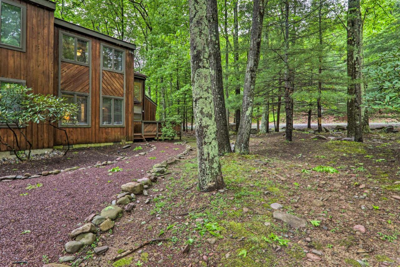 Holiday home Contemporary Poconos Townhome Near Skiing And Lakes! Lake Harmony